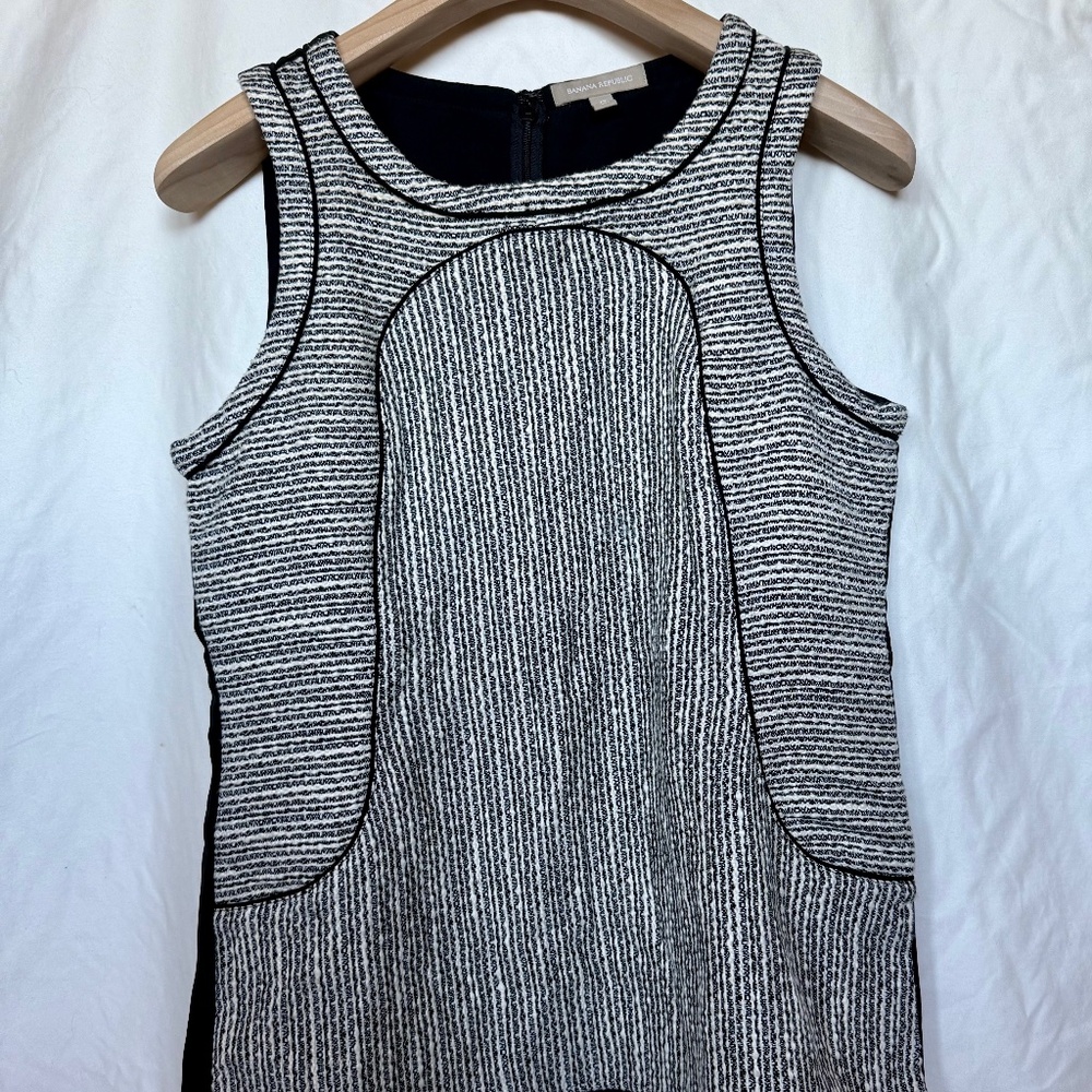Banana Republic W Sleeveless Top Sz 12 Black and White